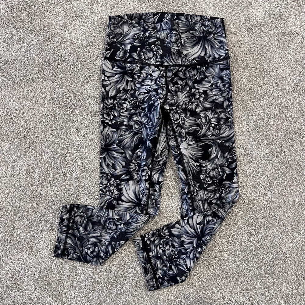 Lululemon Wunder Under Crop Luxtreme Night Garden Ice Gym Active Wm Sz 6 W6AN4S,
